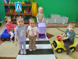 Знакомство с ПДД. Знакомство с ПДД.